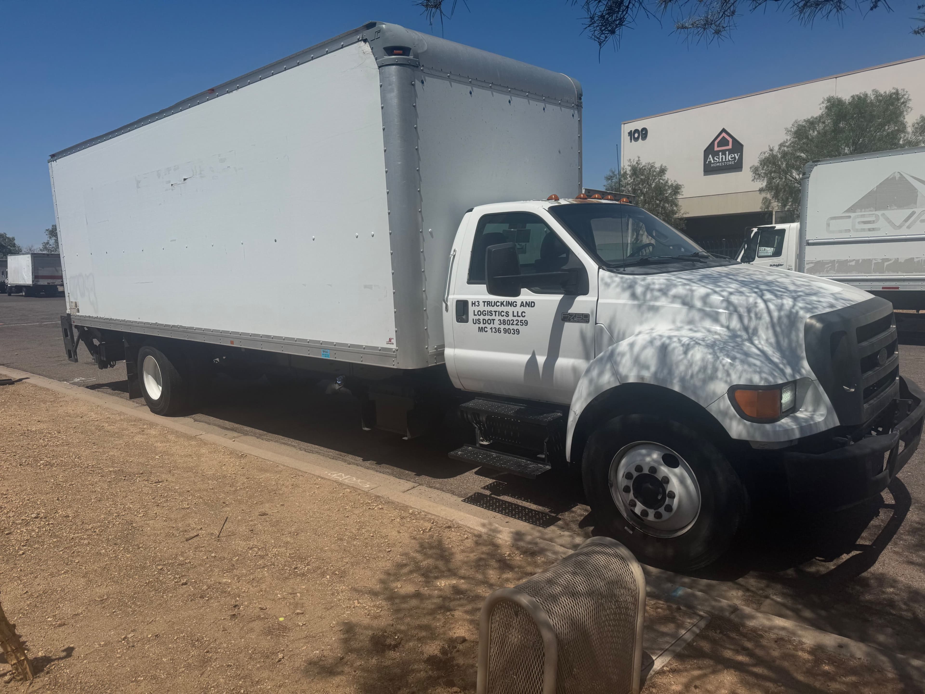 2013 Ford F-750 image 1