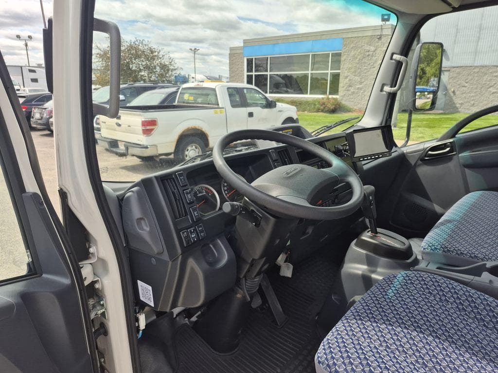 2024 Isuzu NRR image 9