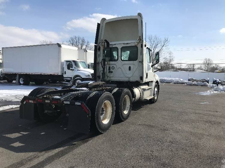 2019 Freightliner Cascadia 126 Day Cab Truck - 435HP, 12 Speed Automatic image 7