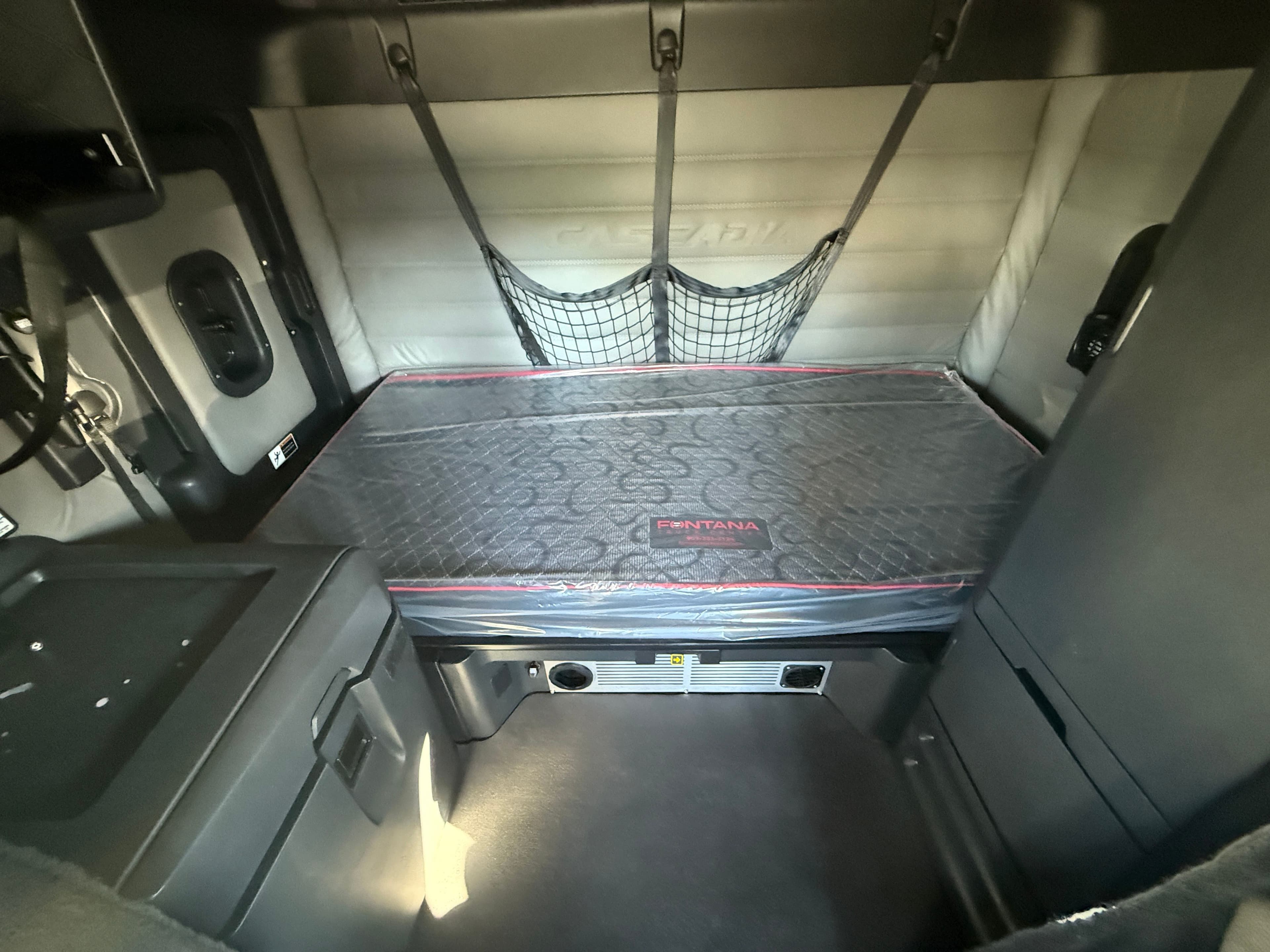 2021 Freightliner Cascadia 126 image 29