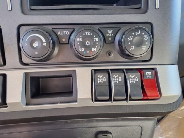 2026 Kenworth T880 image 21