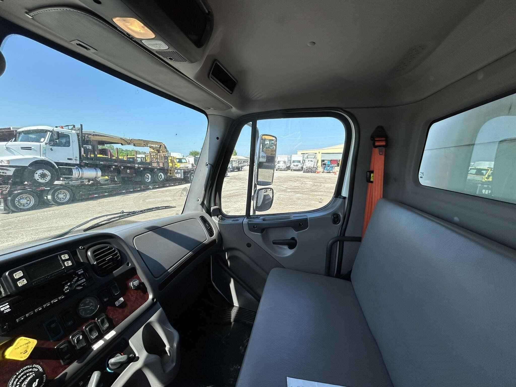 2019 Freightliner M2 image 10