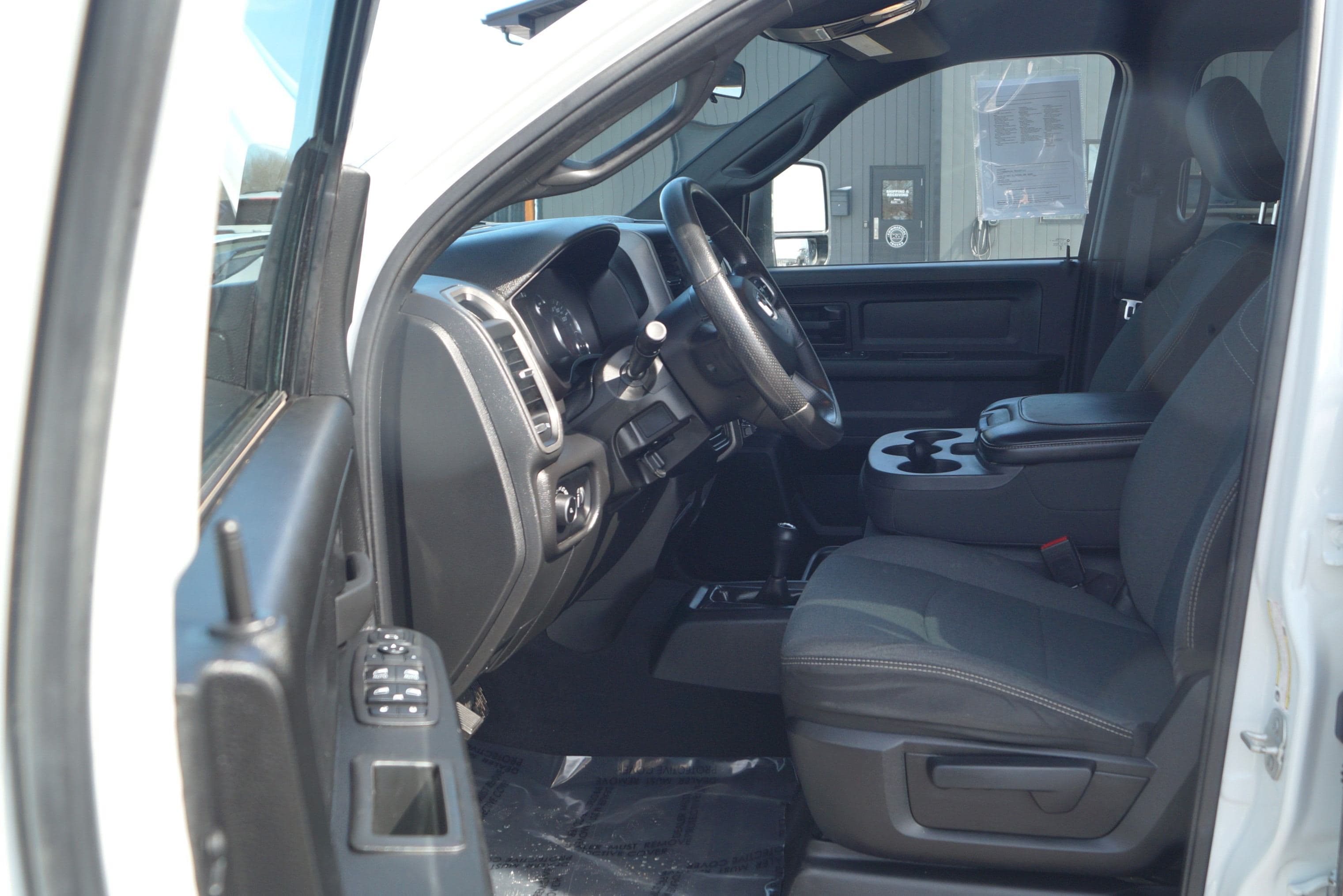 2023 RAM 2500 Tradesman - 8ft Flatbed - 4WD 6.7L I6 Cummins image 12