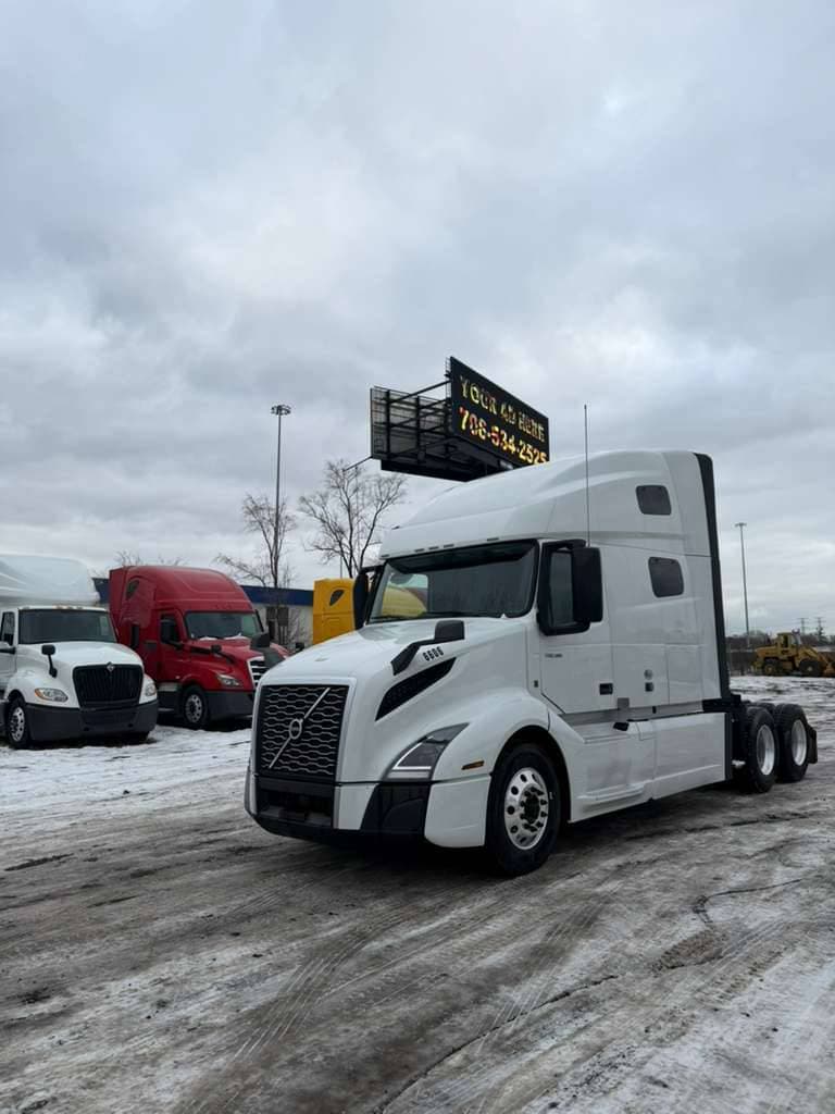 2022 Volvo VNL image 9