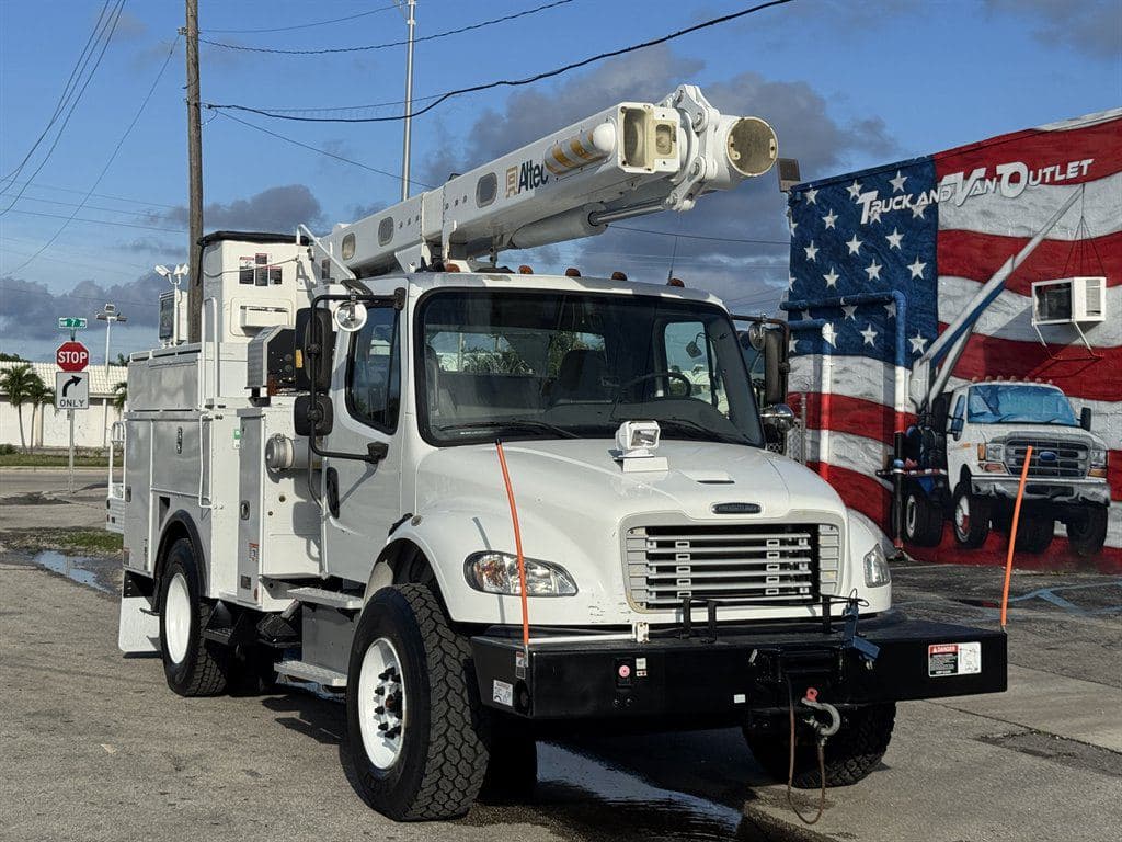2016 Freightliner M2 106 image 1