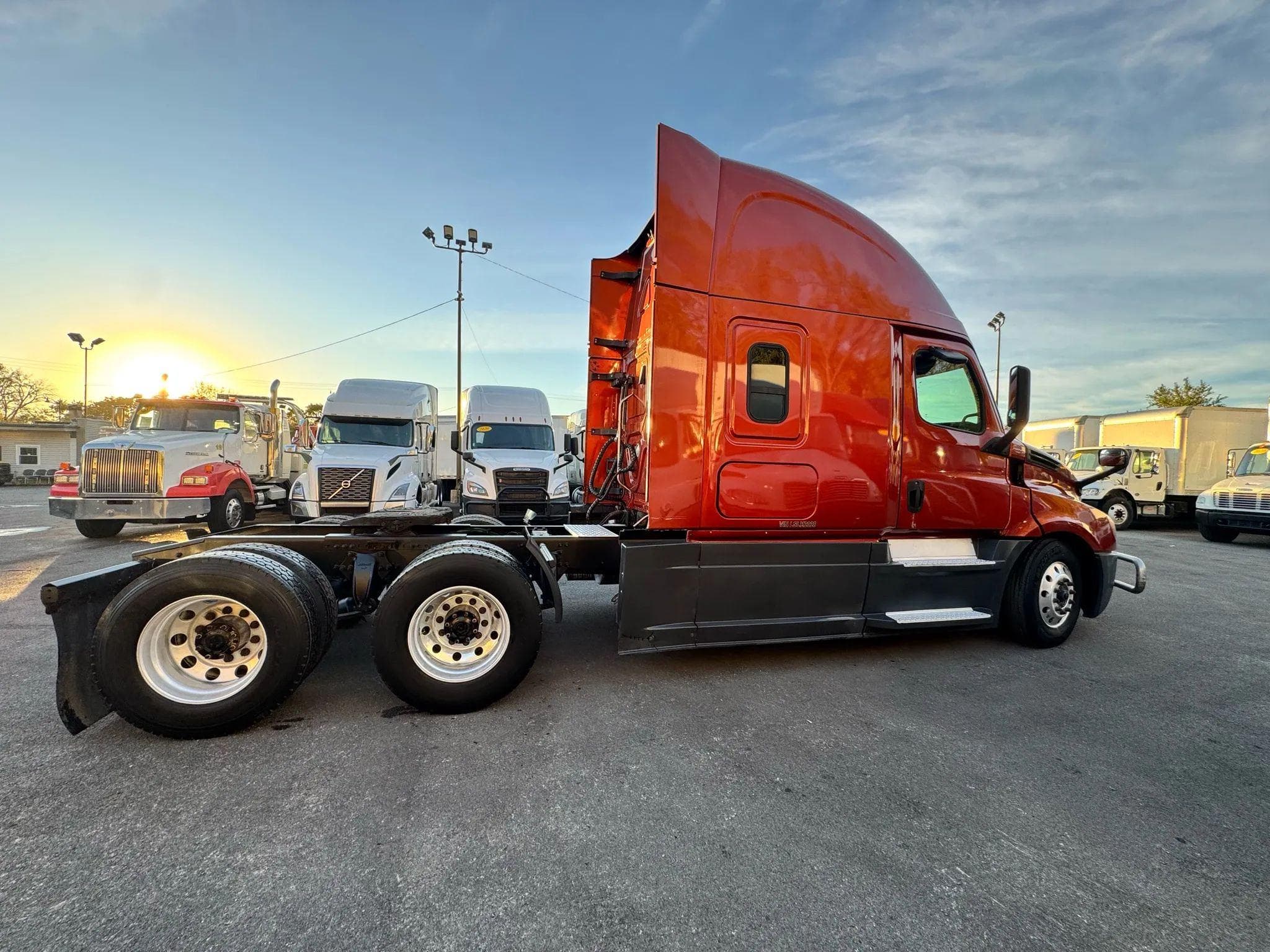 2020 Freightliner Cascadia image 8