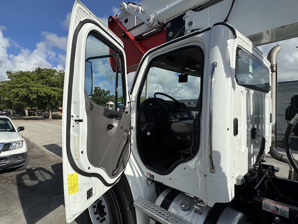2015 Freightliner M2-112 image 70