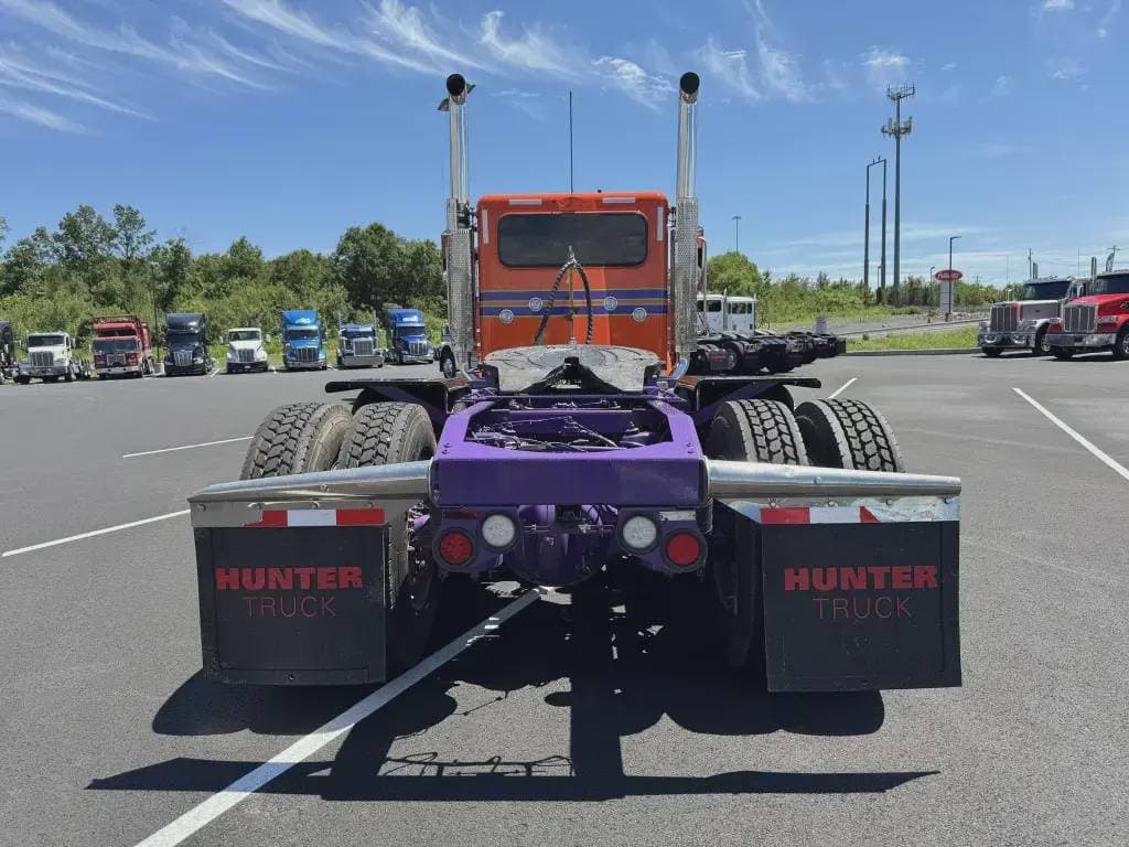 2023 Peterbilt 389 image 3