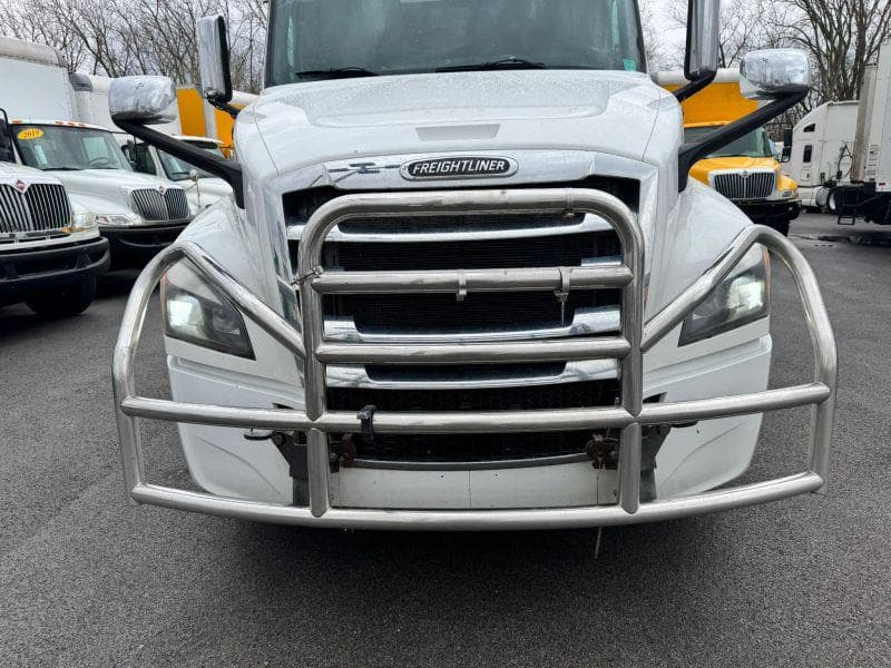 2021 Freightliner Cascadia image 10