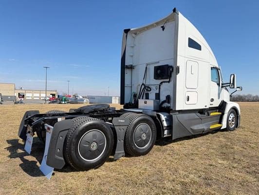 2023 Kenworth T680 image 3