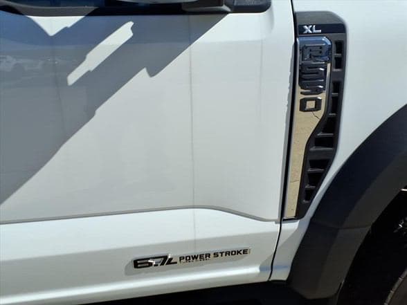 2025 Ford F550 image 9