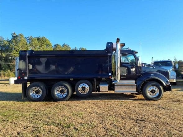 2026 Kenworth T880 image 2