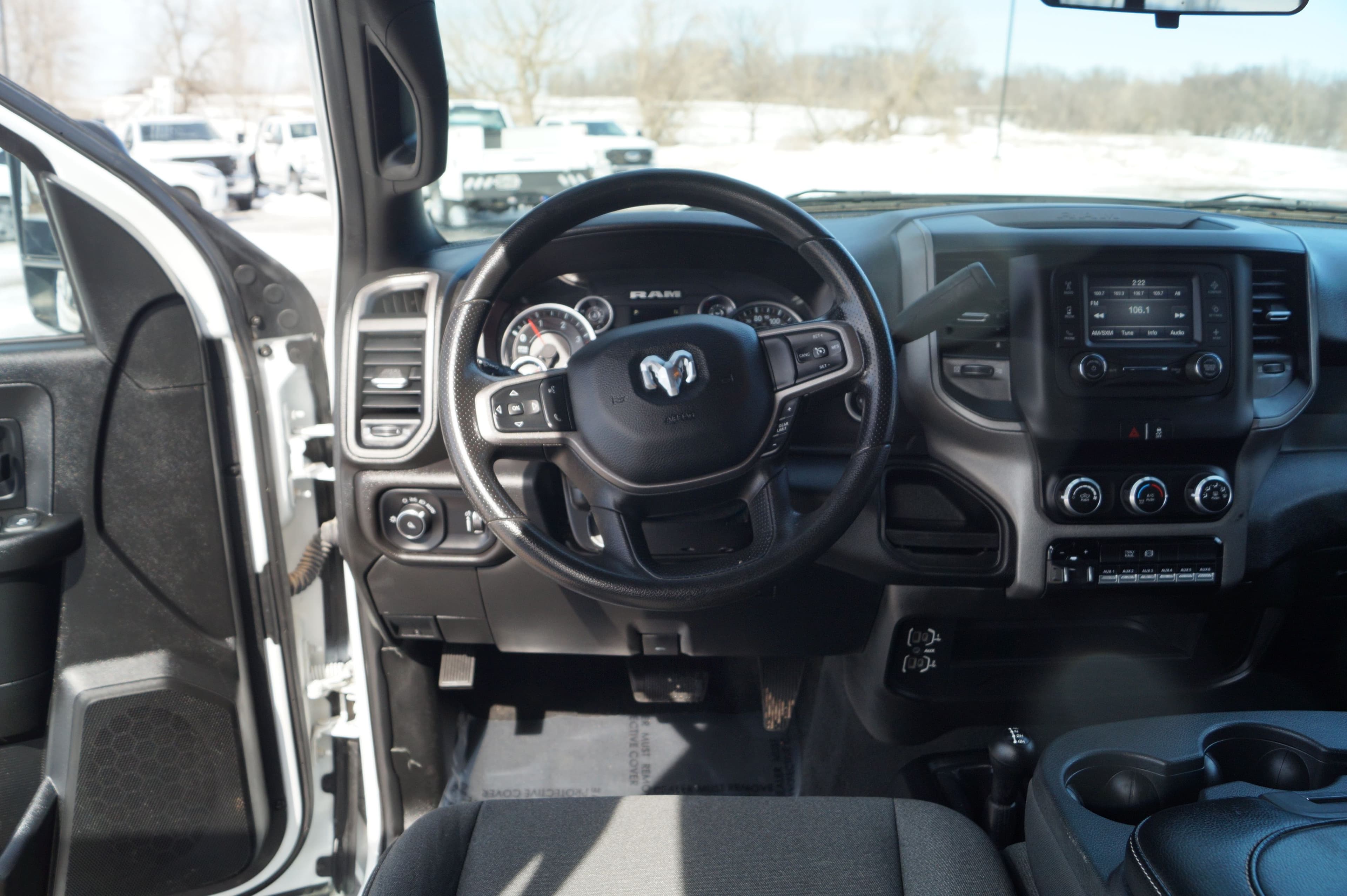 2023 RAM 2500 Tradesman - 8ft Flatbed - 4WD 6.7L I6 Cummins image 19