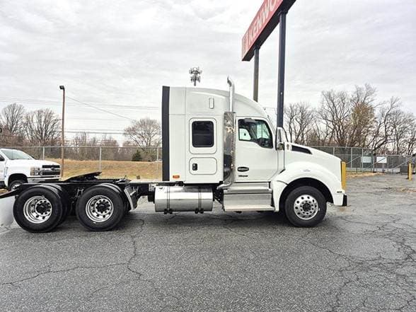 2025 Kenworth T880 image 4