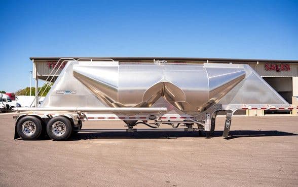 2026 Mac Trailer Mfg 1650 Cft image 3