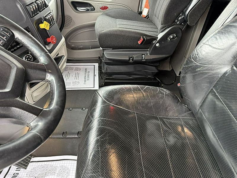 2020 Peterbilt 579 image 10