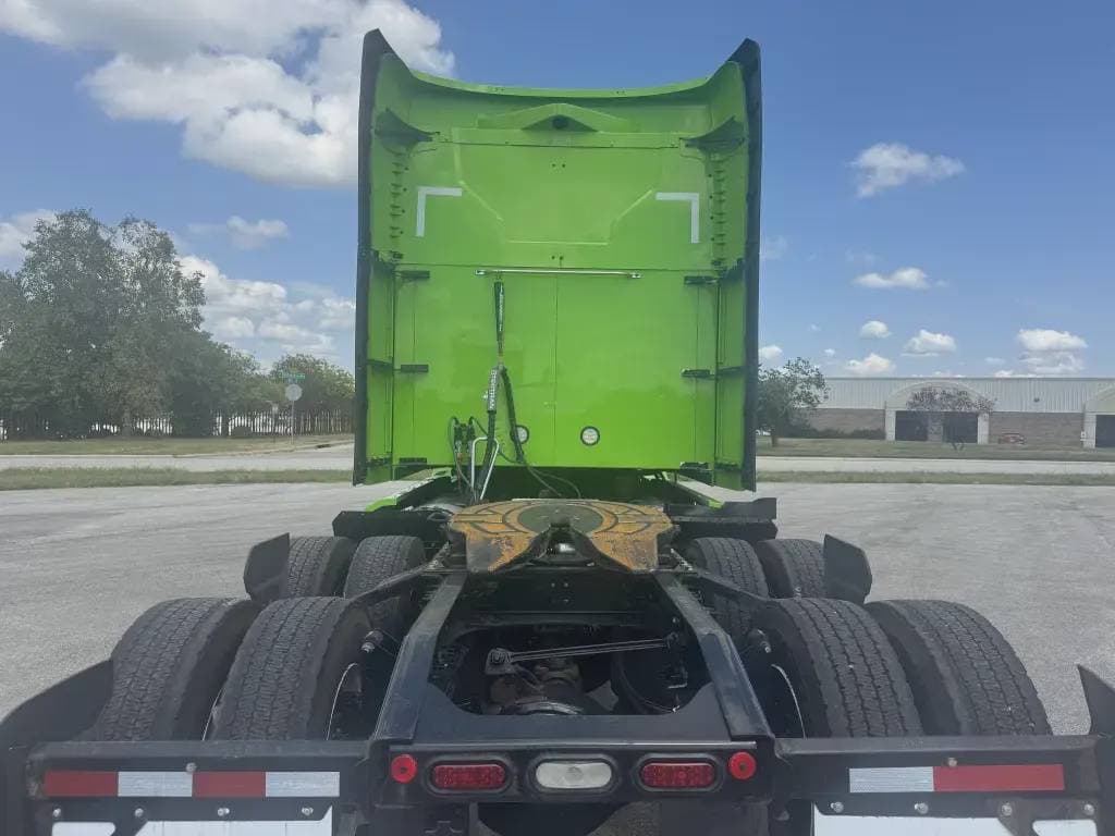 Used 2020 MACK Conventional - Sleeper Truck image 3