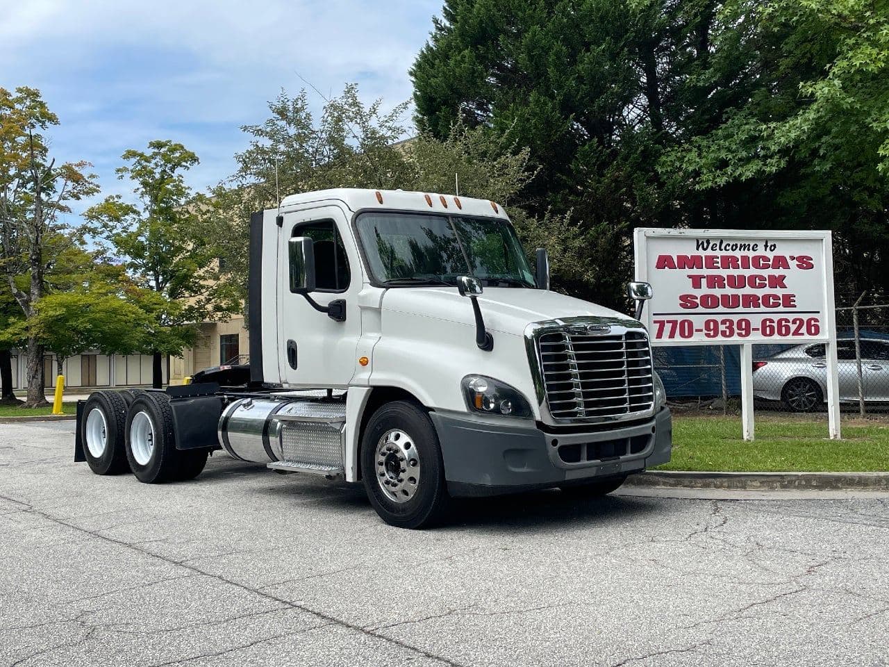 2018 Freightliner Cascadia 125 image 1