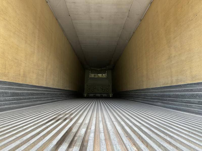 2012 Utility 3000R image 3