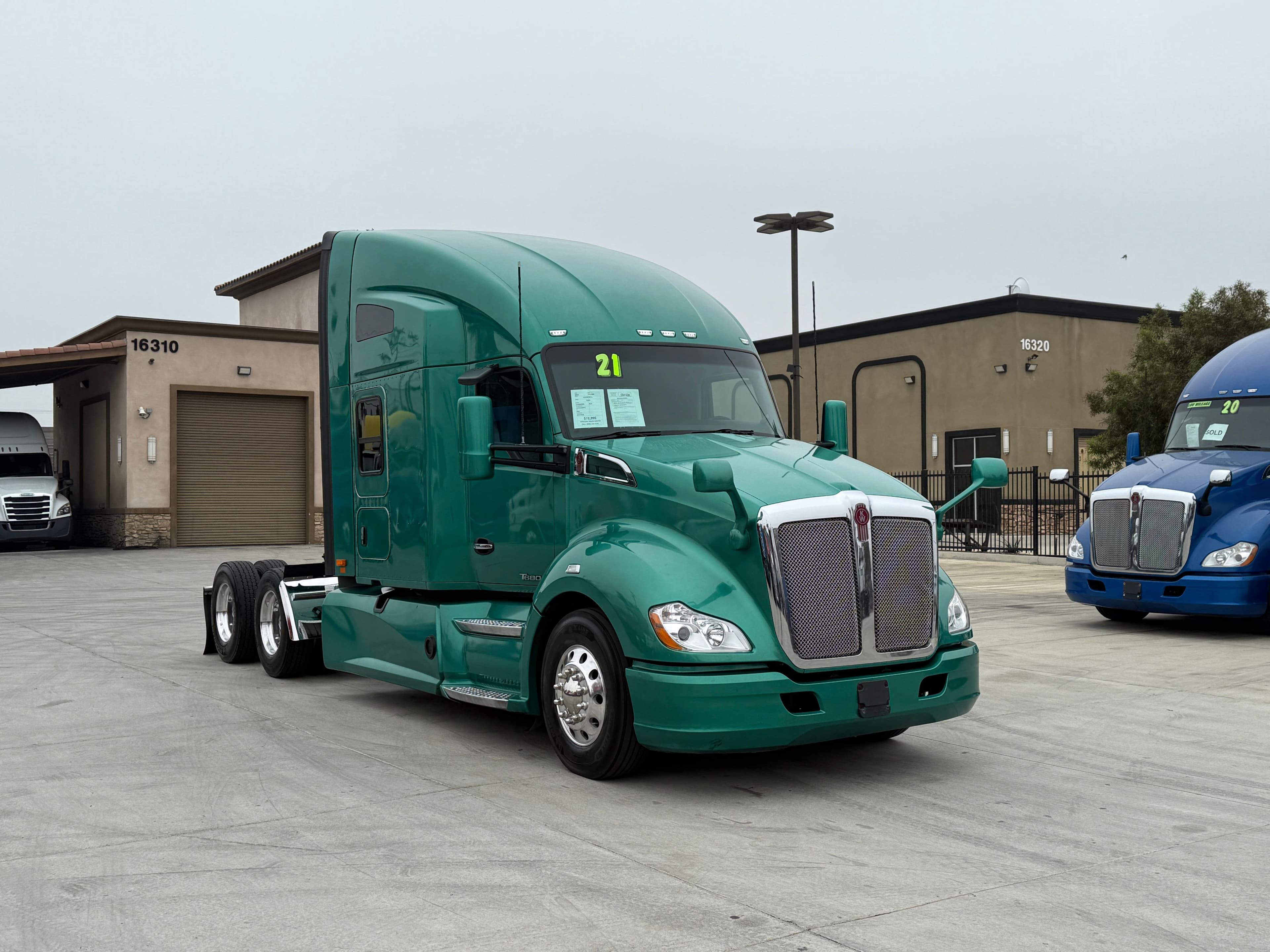 2021 Kenworth T680 image 3