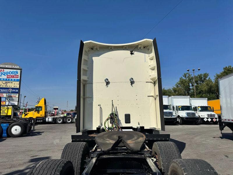 2022 Peterbilt 579 image 15