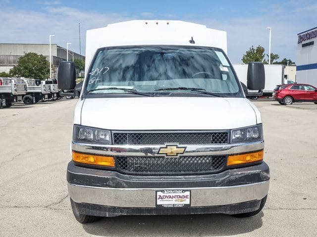 2025 Chevrolet Express 3500 Work Van Cutaway image 8