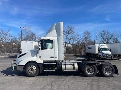 2020 Volvo VNL image 4