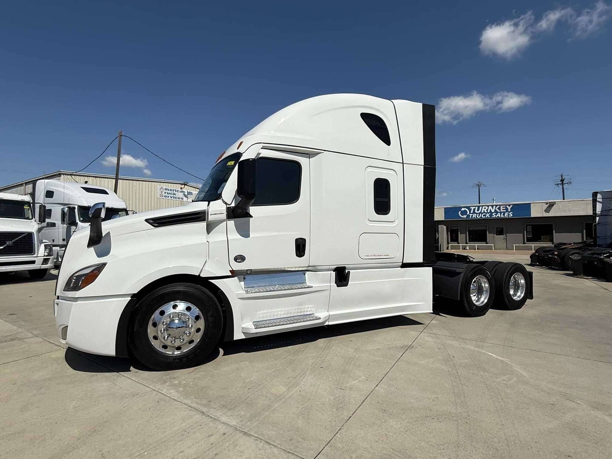 Used 2024 FREIGHTLINER CASCADIA 126 Conventional image 2