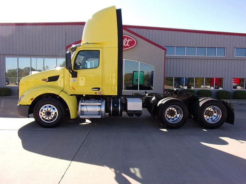 2021 Peterbilt 579 image 8
