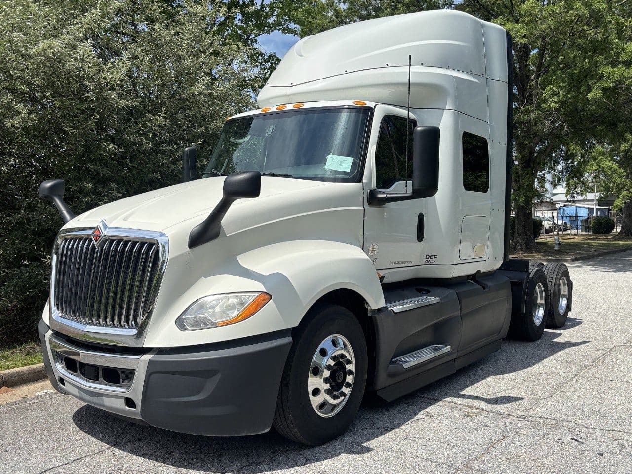 2018 International LT625 image 4
