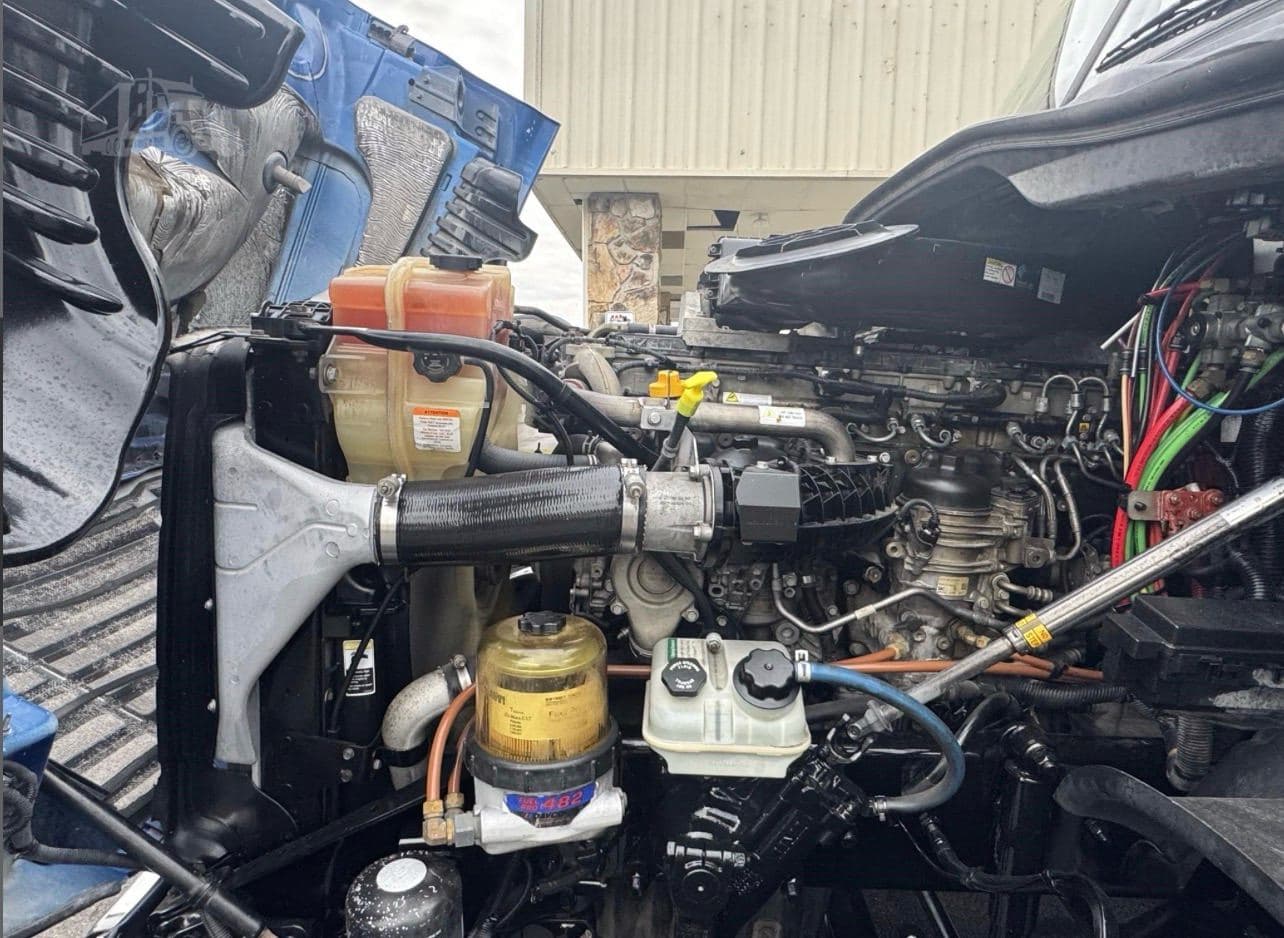 2017 Freightliner Cascadia 125 image 12