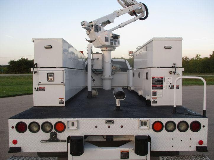 2018 Ford F550 SUPER CAB BUCKET TRUCK 4X4 image 38