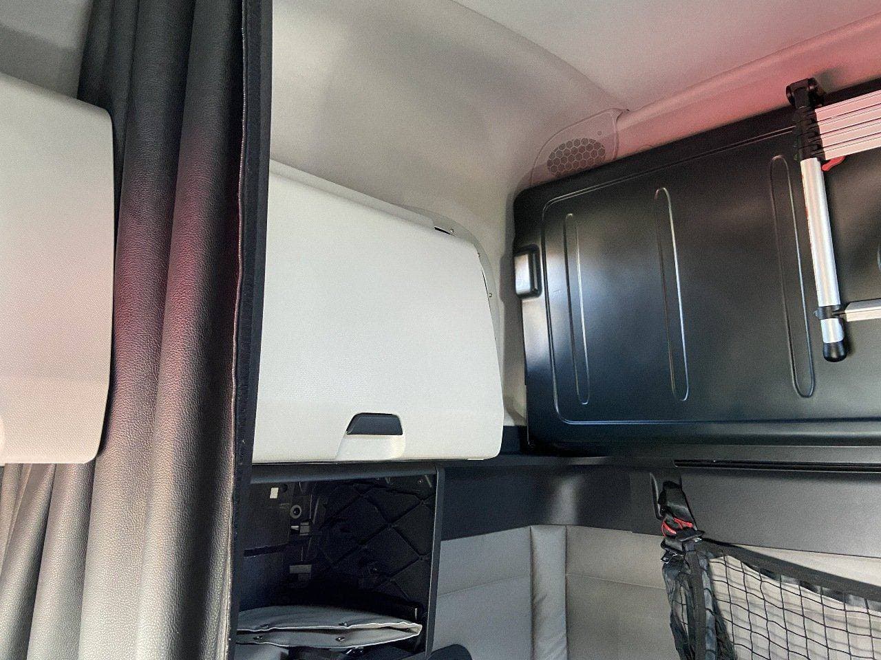 2022 FREIGHTLINER Cascadia CA126 ** Tandem Axle Sleeper image 12