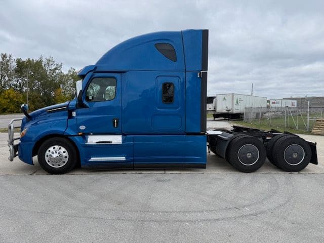 2022 Freightliner Cascadia image 5