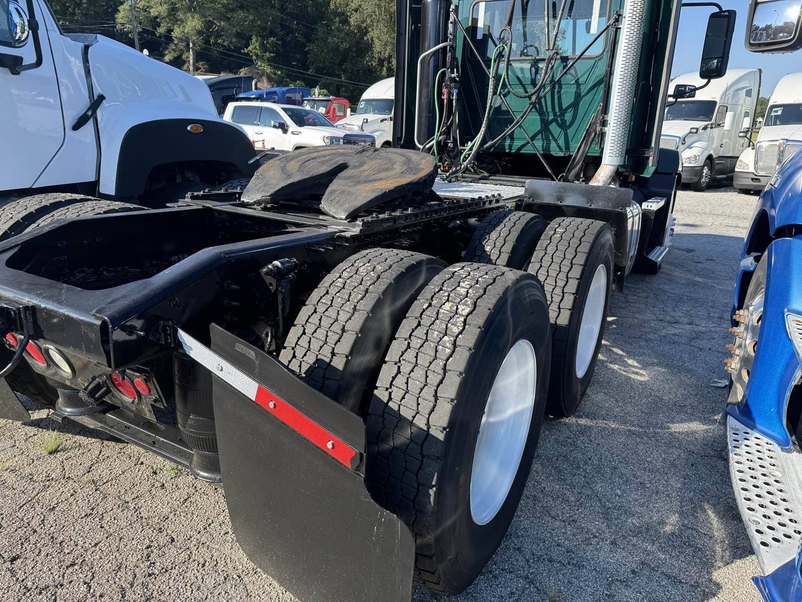 2020 Mack Anthem 64T Day Cab Truck image 11