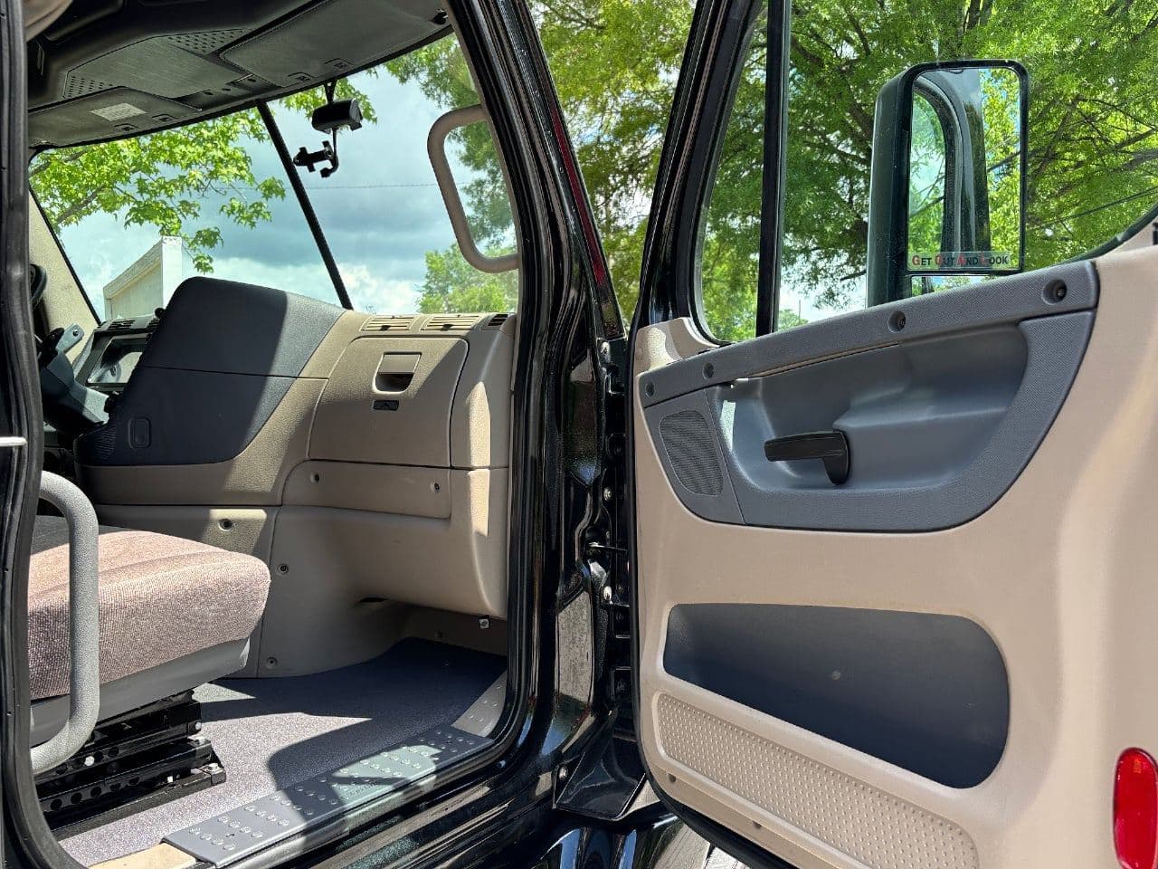 2020 Freightliner Cascadia 125 image 26