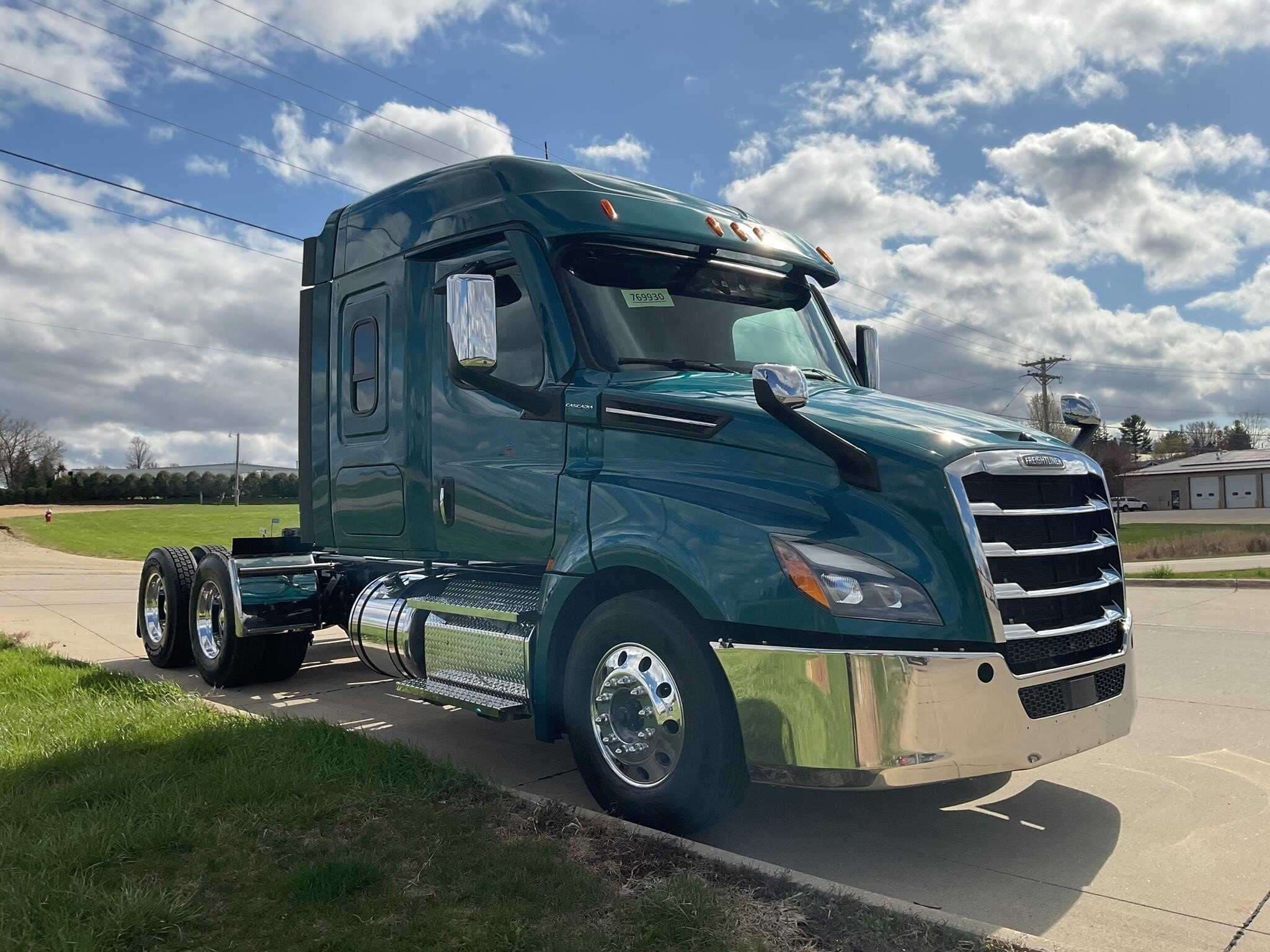 2023 Freightliner Cascadia 126 image 3