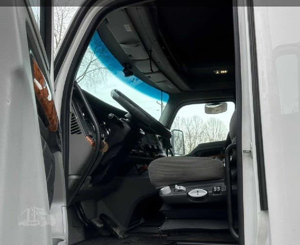 2021 Kenworth T680 image 8