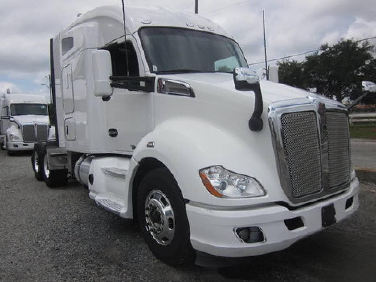 2021 Kenworth T680 image 1