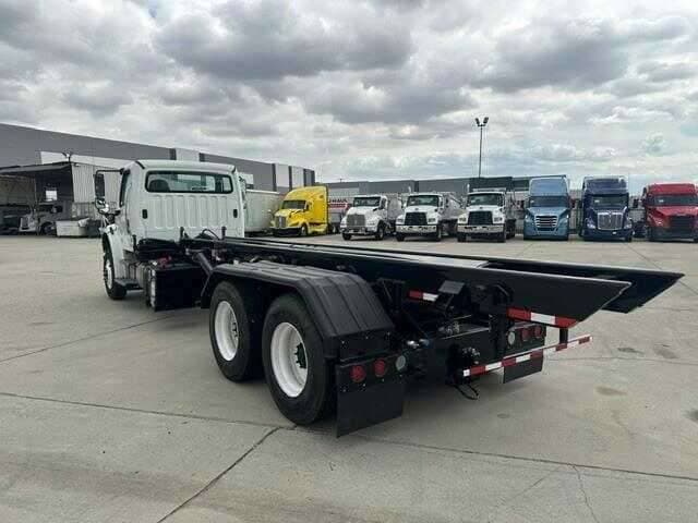 2018 Freightliner M2 image 5