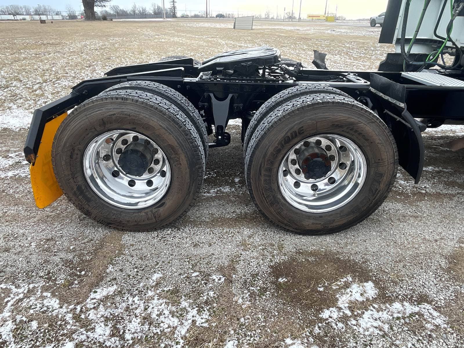 2022 International LT625 Sleeper Semi Truck image 6