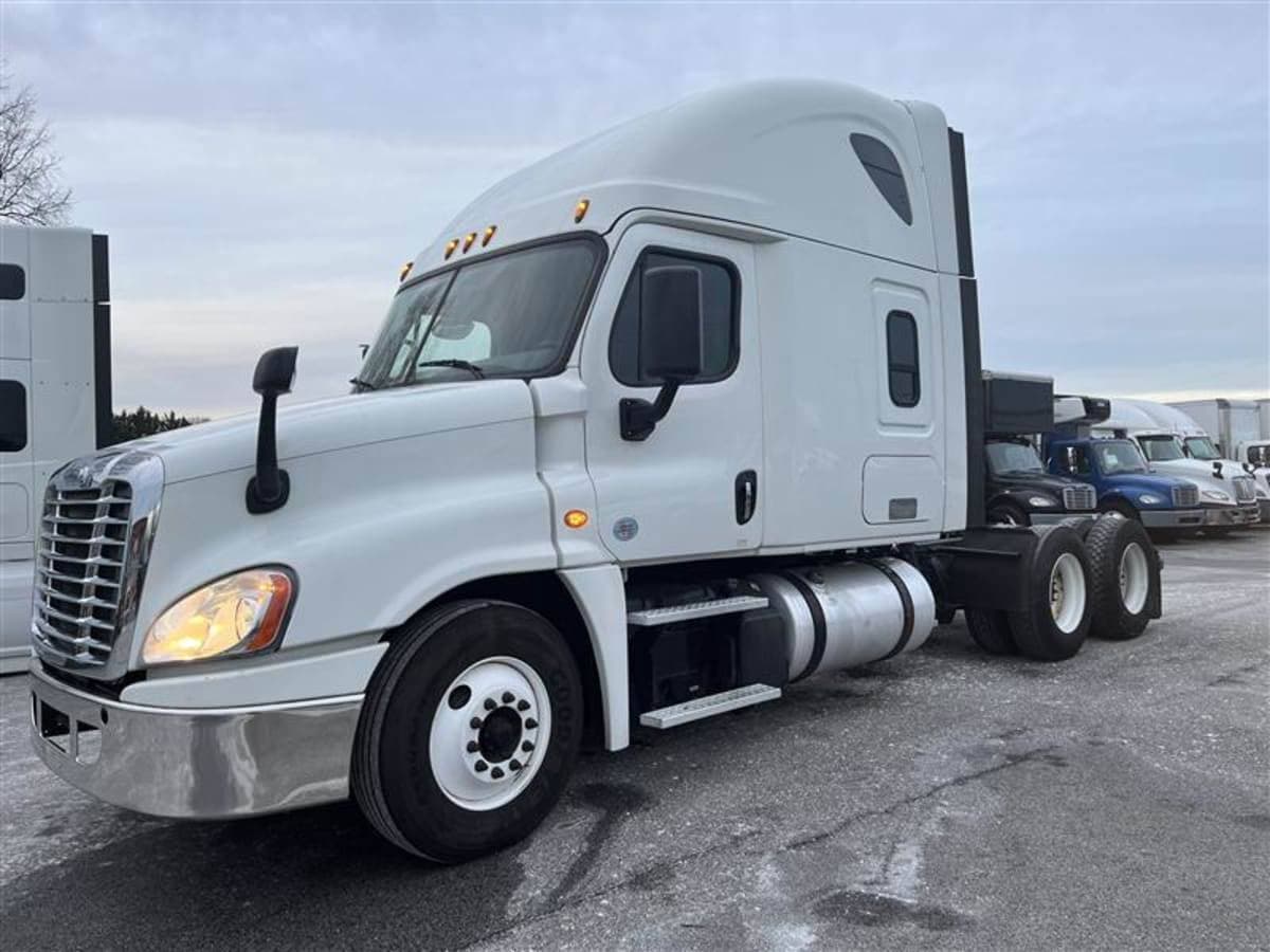 2018 Freightliner Cascadia 125 Sleeper Semi Truck - 72" Condo Sleeper, 475HP, 10 Speed Automatic image 1