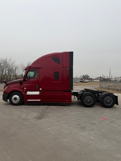 2023 Freightliner Cascadia image 13