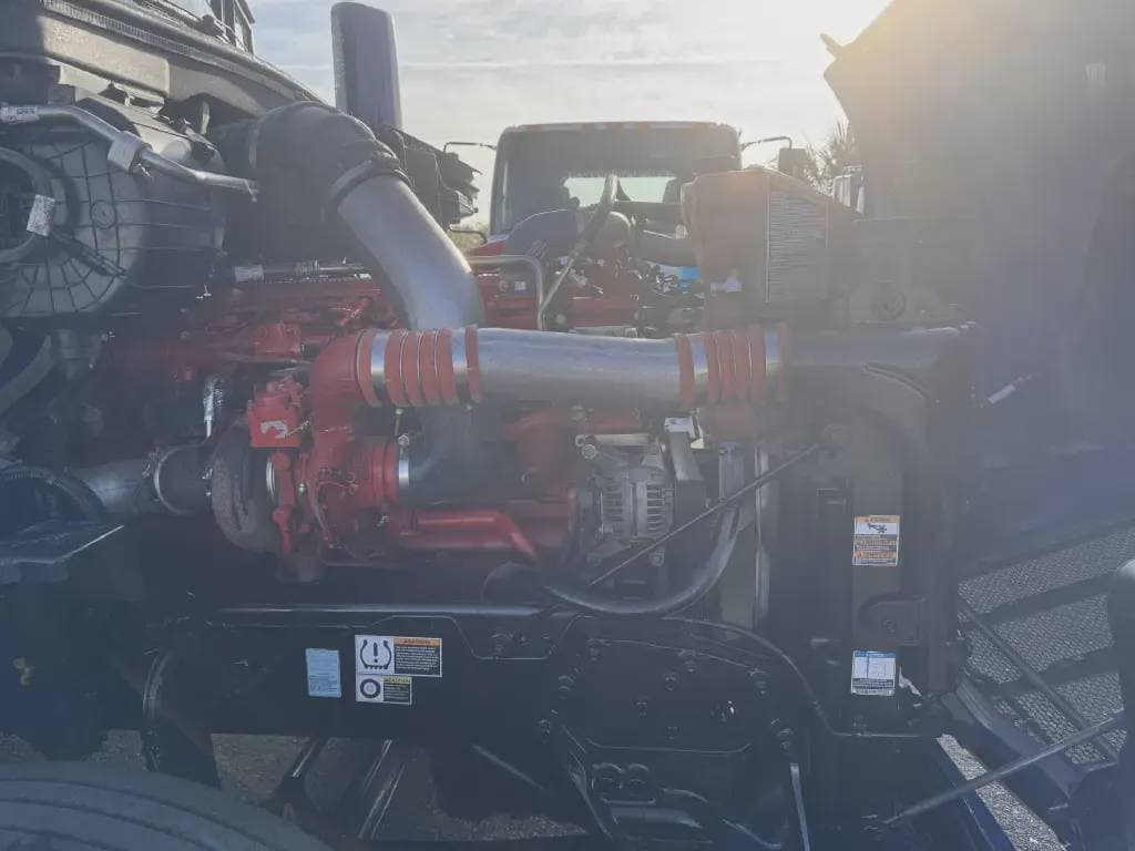 2022 Peterbilt 579 image 5