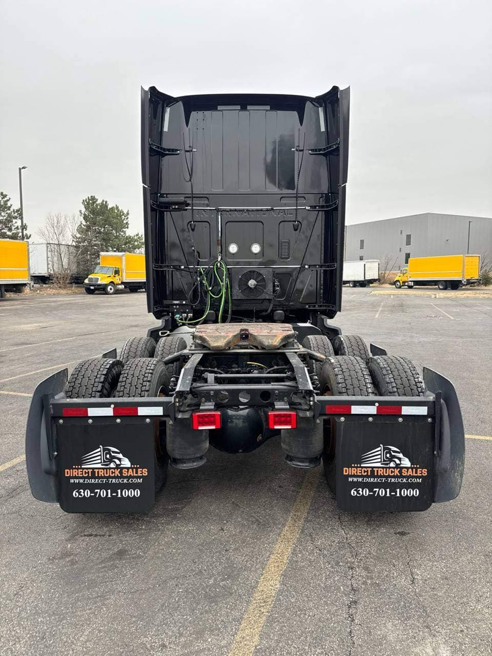 2022 International LT625 image 5