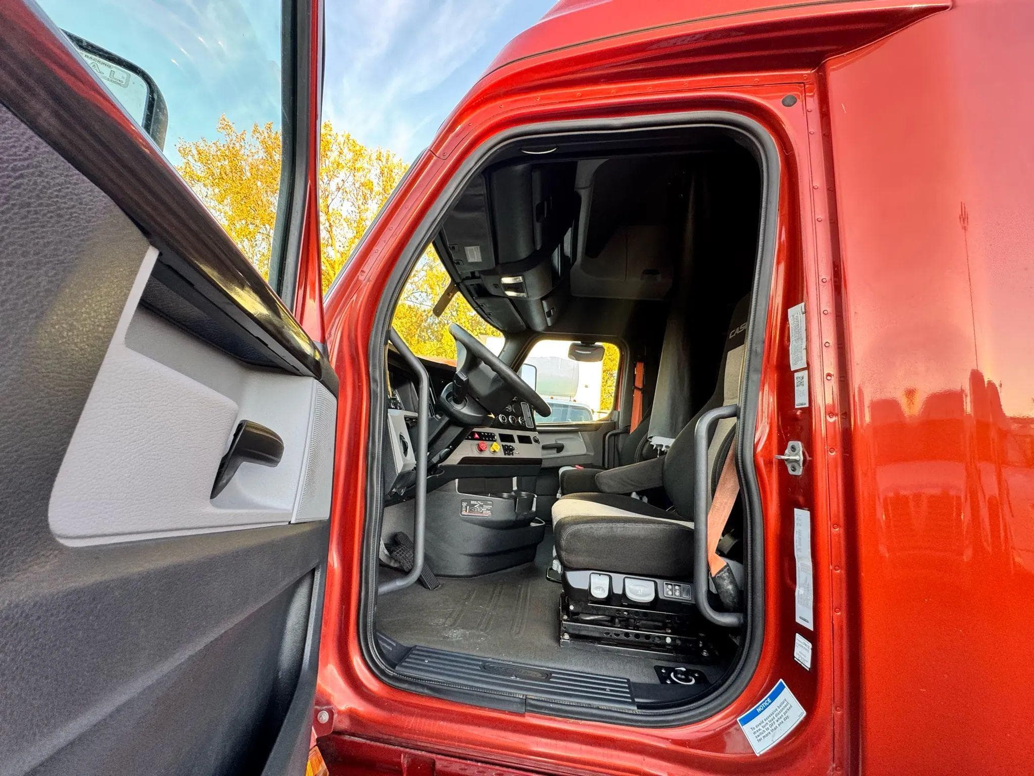 2020 Freightliner Cascadia image 18