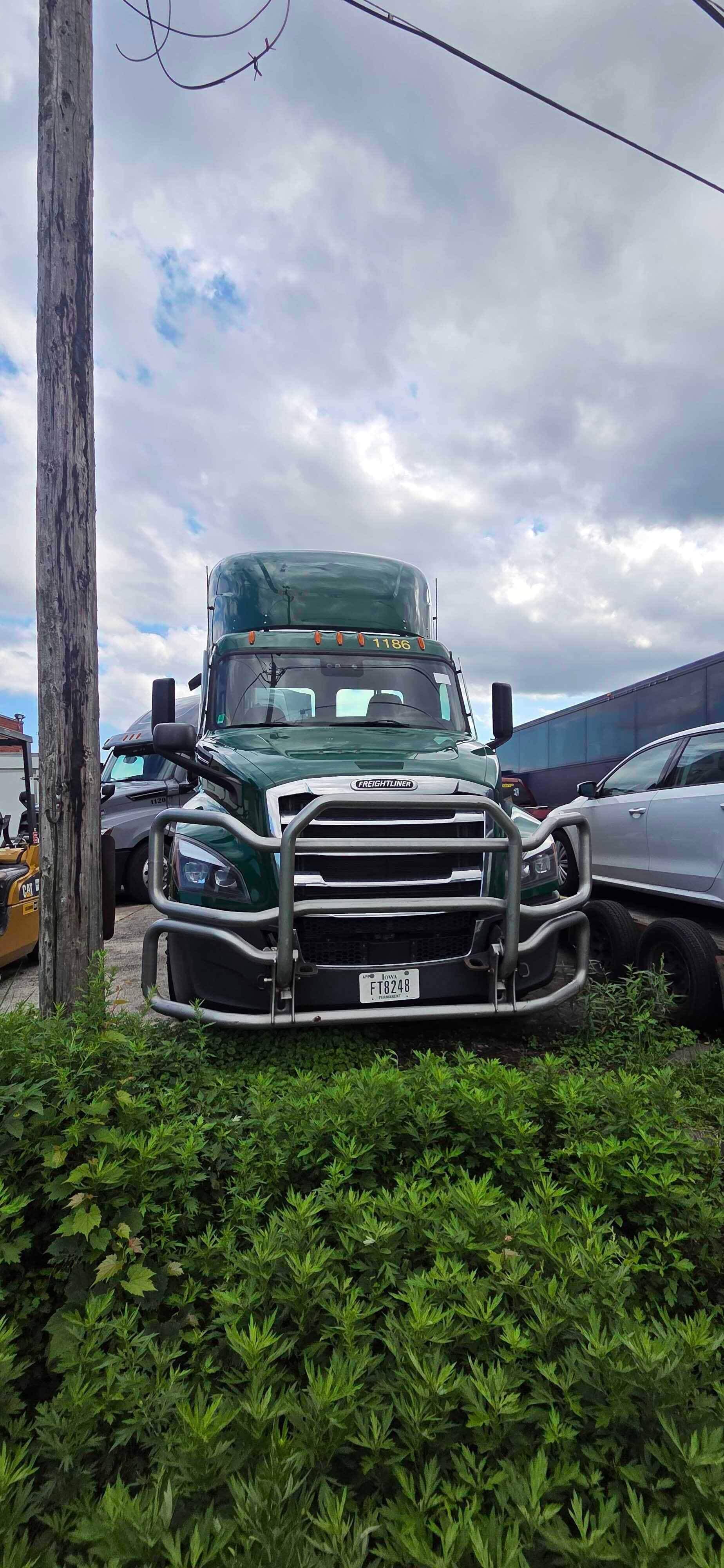 2023 Freightliner Cascadia 126 image 1