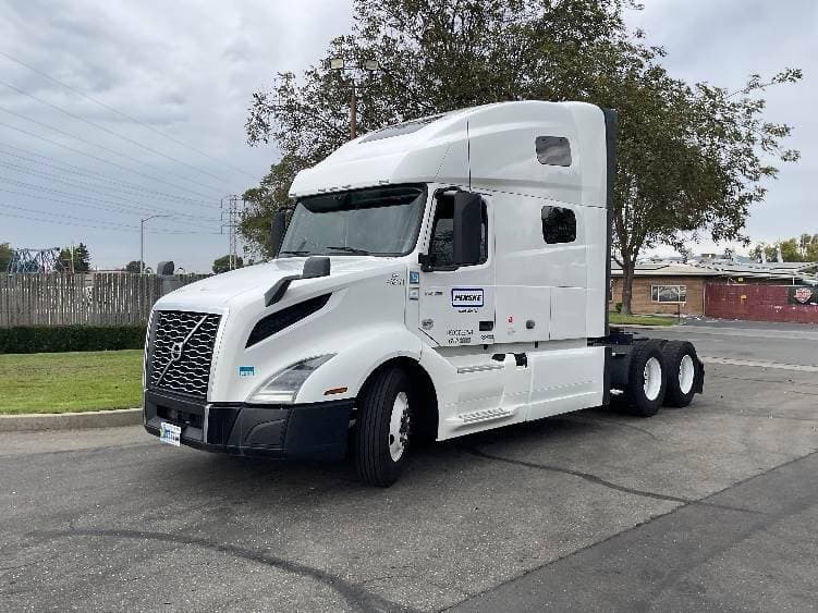 2022 Volvo VNL image 3