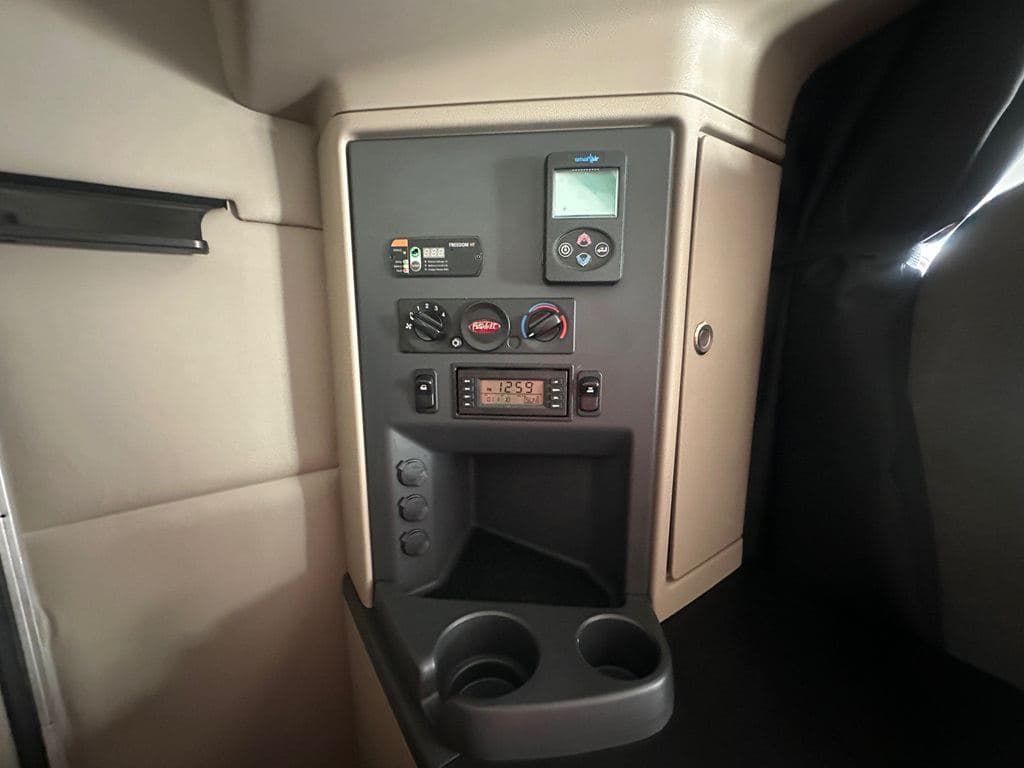 Used 2021 PETERBILT 579 image 21