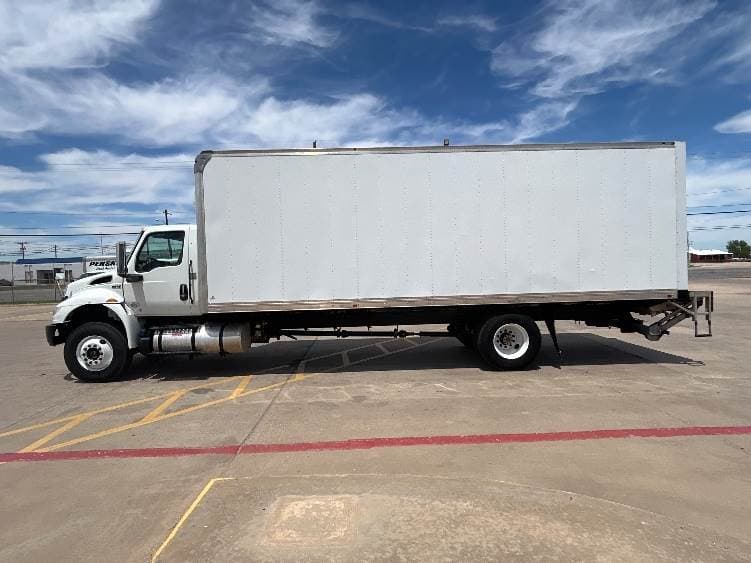 2022 International MV607 Box Truck - 240HP, 6 Speed Automatic, Roll up Door image 4